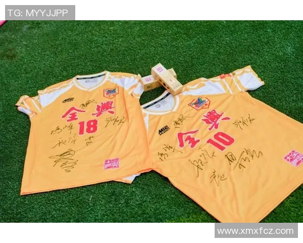 帅气突破圈层的足球明星是谁引发热议球迷纷纷关注他魅力四射的表现